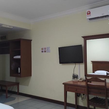 The Upper Deck Hotel Kudat Exterior foto