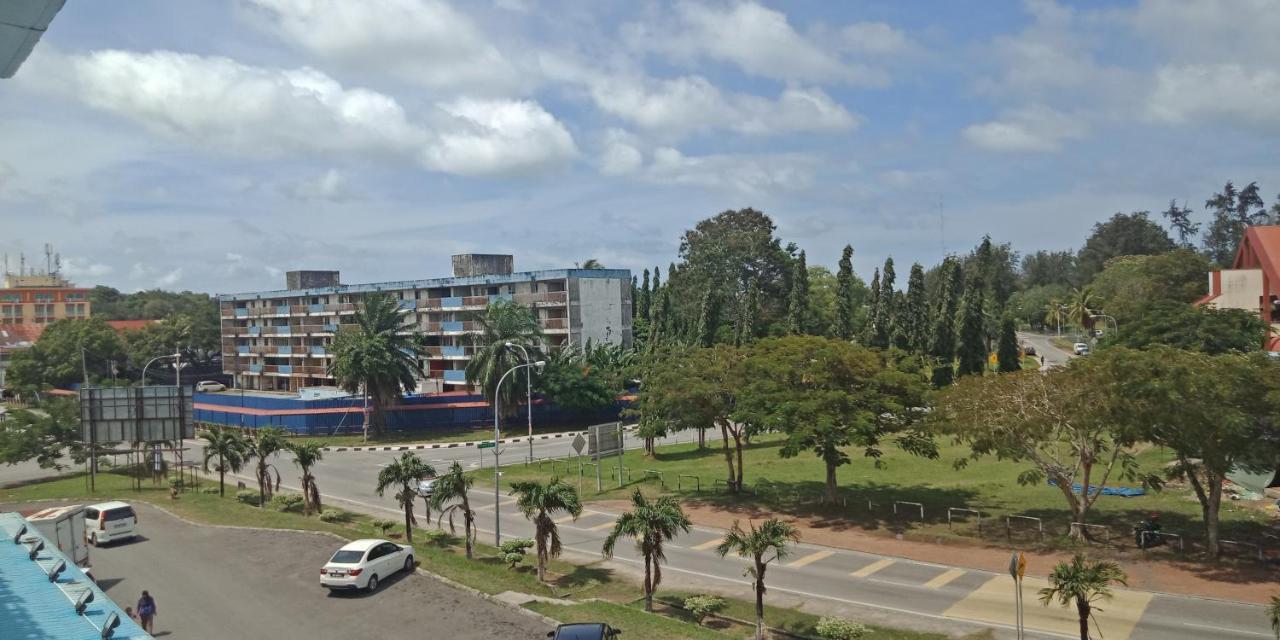 The Upper Deck Hotel Kudat Exterior foto