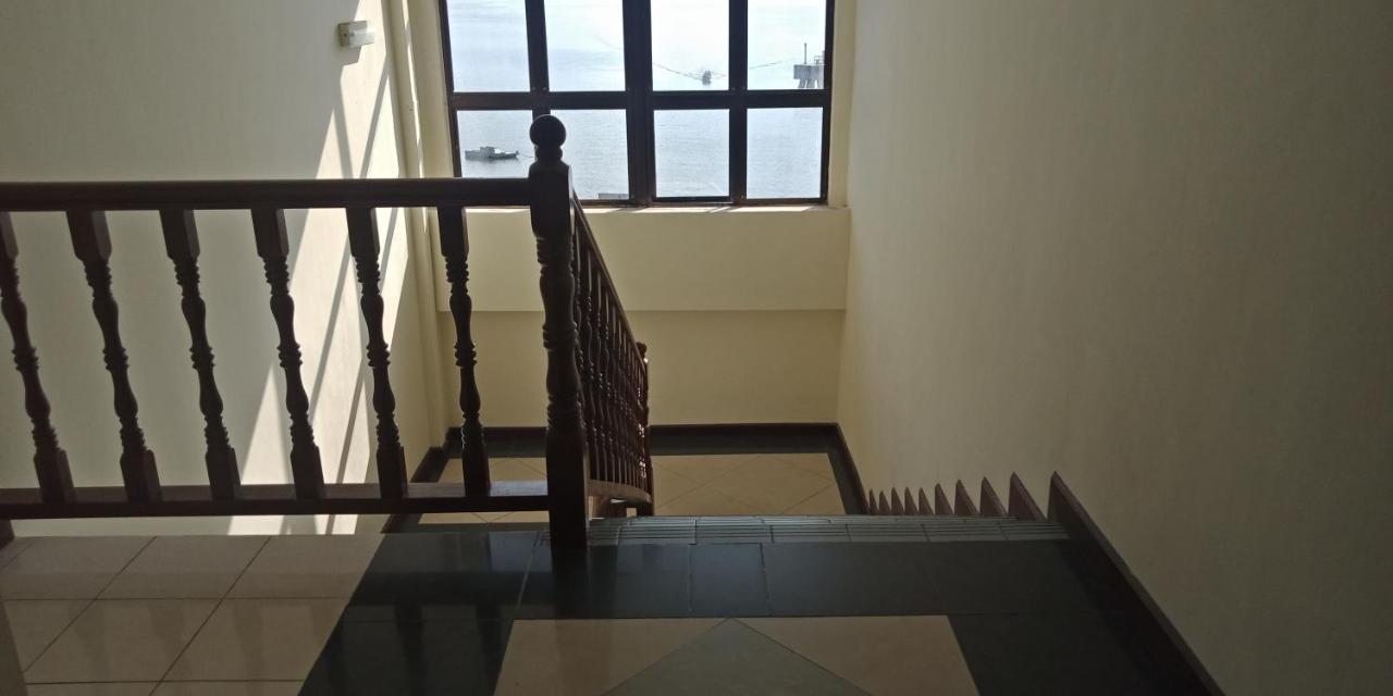 The Upper Deck Hotel Kudat Exterior foto